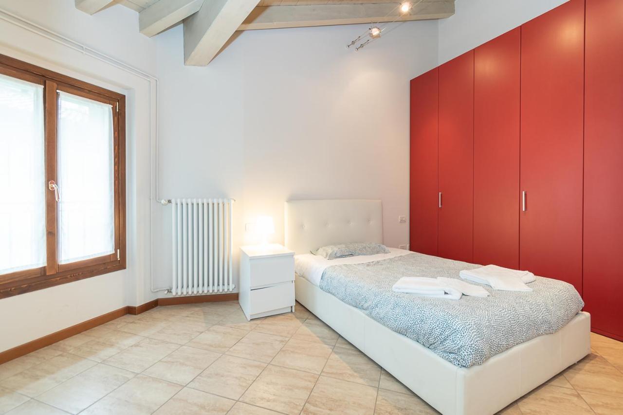 Trilocale Rua Sovera 85 - F&L Aparment Brescia Bagian luar foto