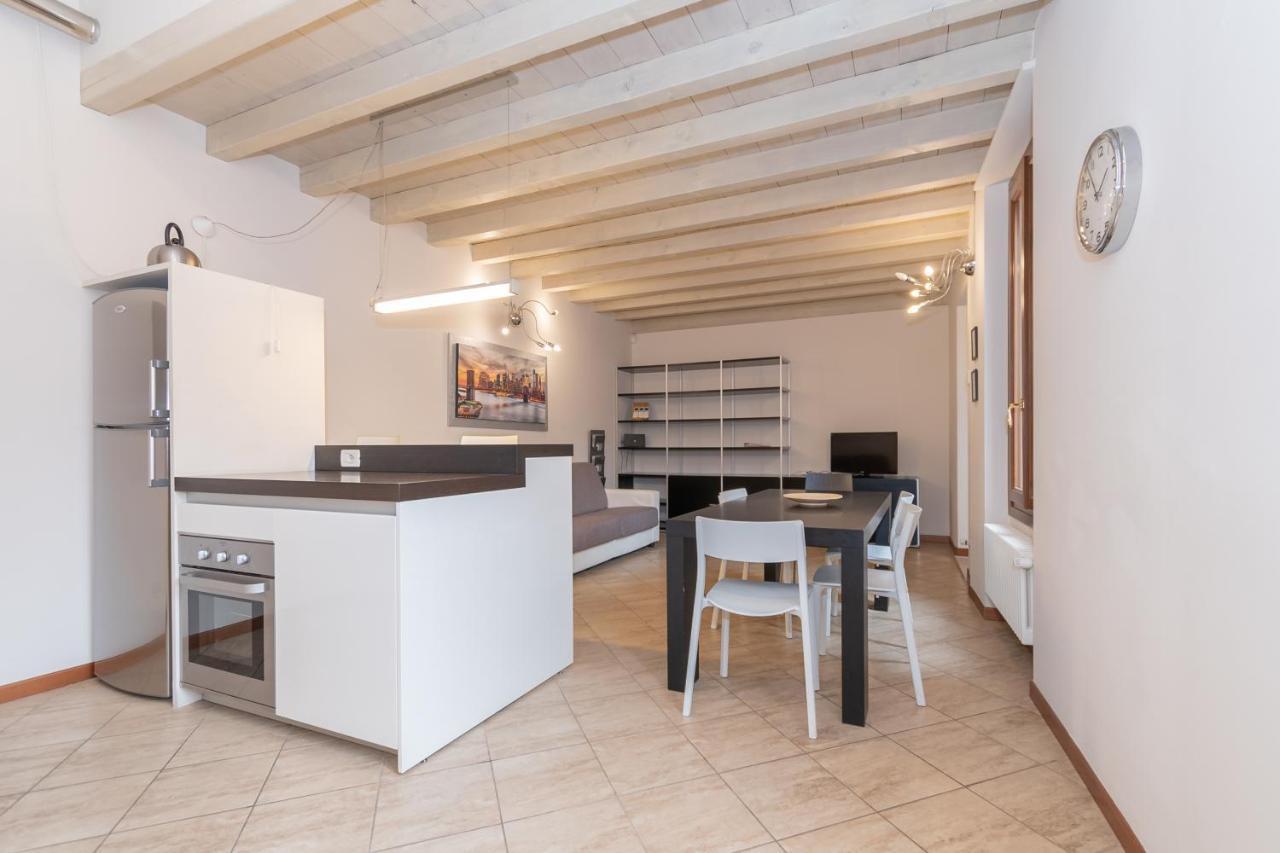 Trilocale Rua Sovera 85 - F&L Aparment Brescia Bagian luar foto