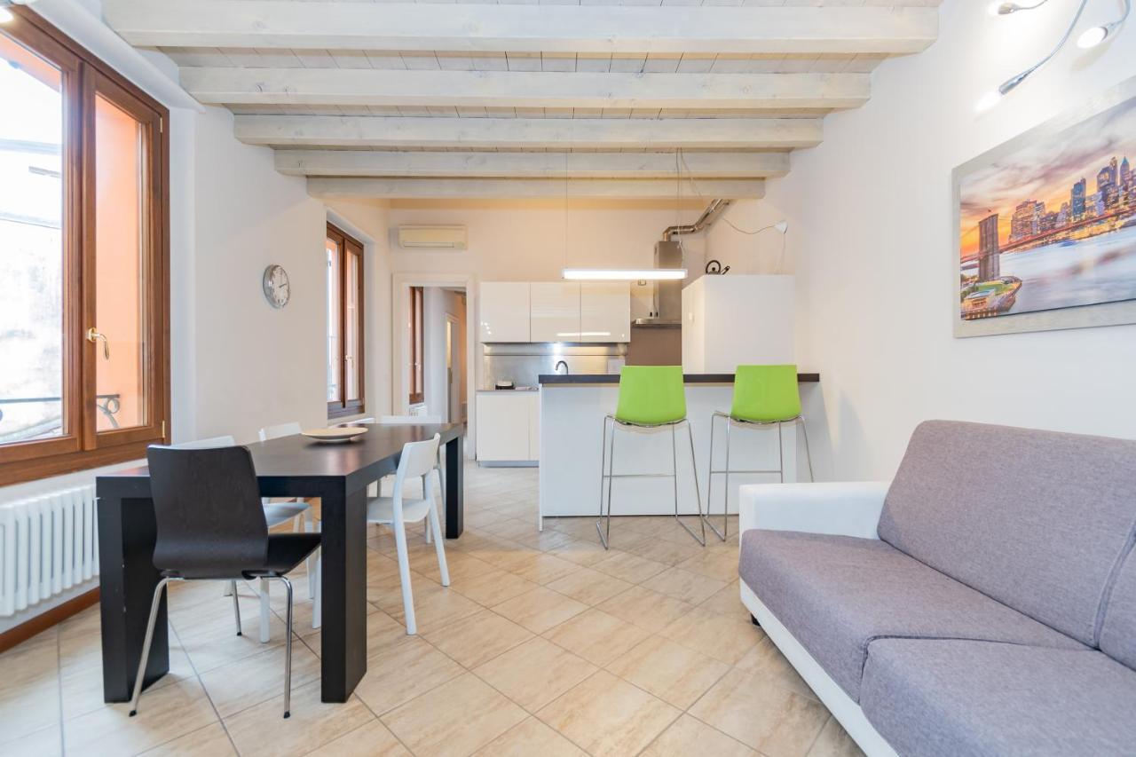 Trilocale Rua Sovera 85 - F&L Aparment Brescia Bagian luar foto
