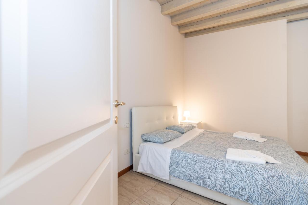 Trilocale Rua Sovera 85 - F&L Aparment Brescia Bagian luar foto