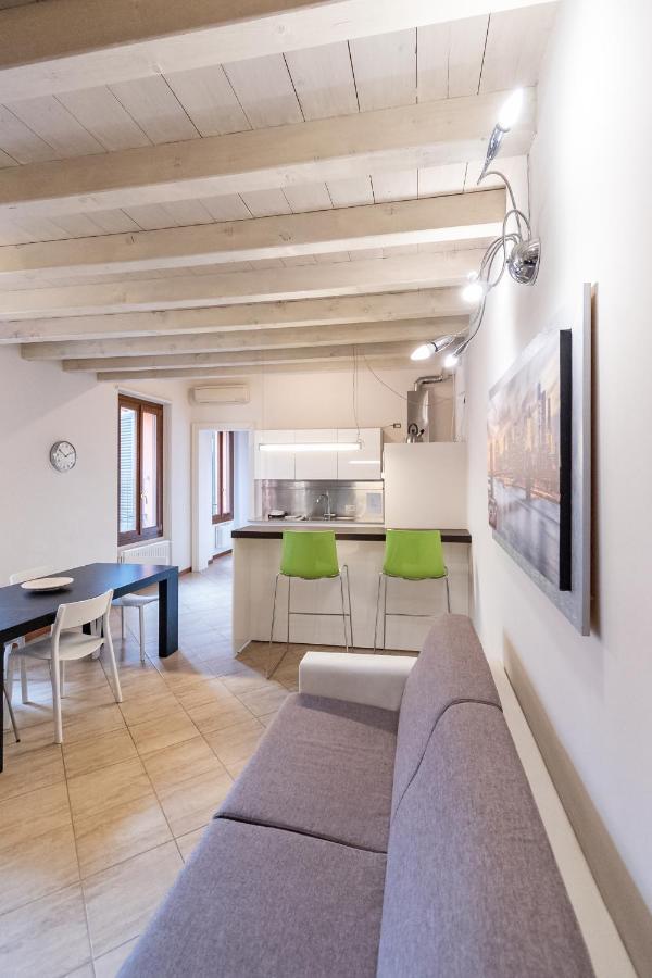 Trilocale Rua Sovera 85 - F&L Aparment Brescia Bagian luar foto