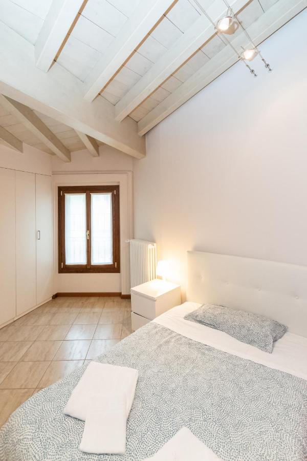 Trilocale Rua Sovera 85 - F&L Aparment Brescia Bagian luar foto